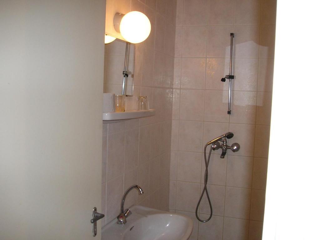 Rev Szallo Balaton Hotel Szantod Bilik gambar