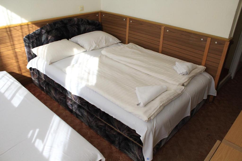 Rev Szallo Balaton Hotel Szantod Bilik gambar